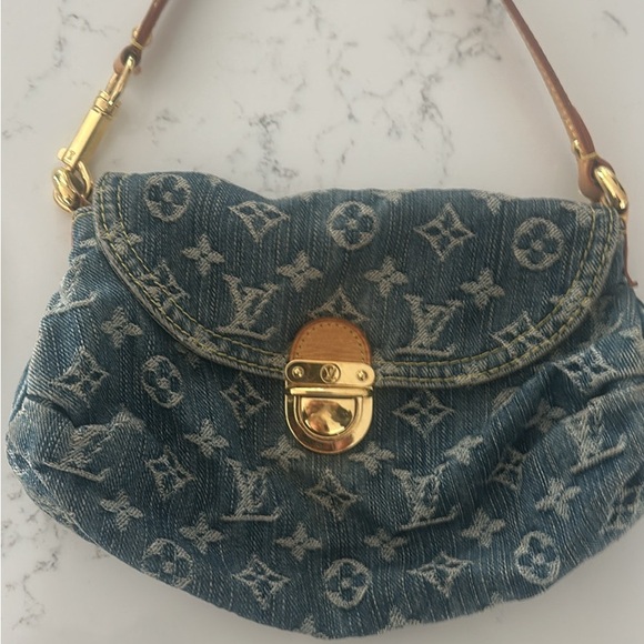 Louis Vuitton - Picture 1 of 6